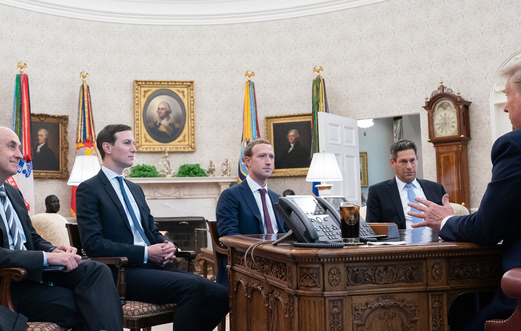 Mark Zuckerberg bei einem Treffen mit US-Präsident Trump am 19.09.2019 im Oval Office des Weißen Hauses