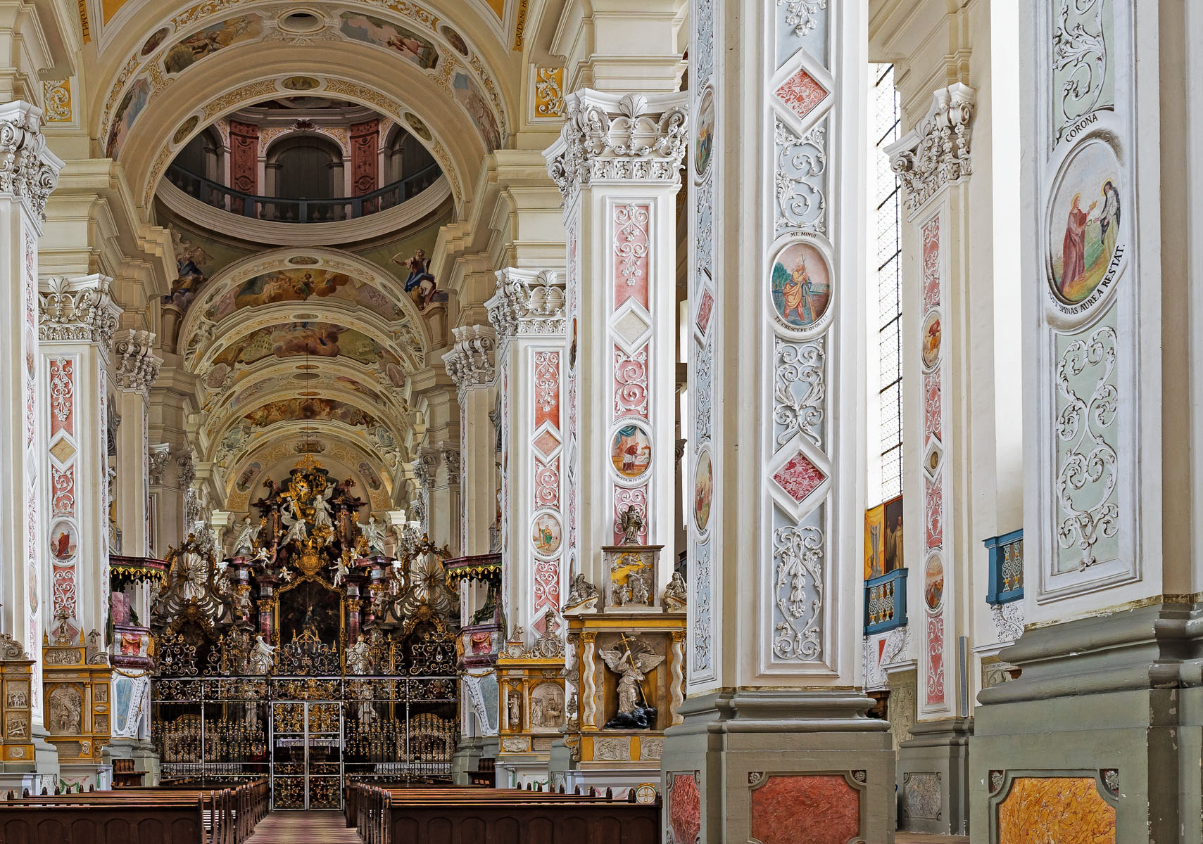 Schöntal-Klosterkirche-Innenansicht Säulenbild rechts